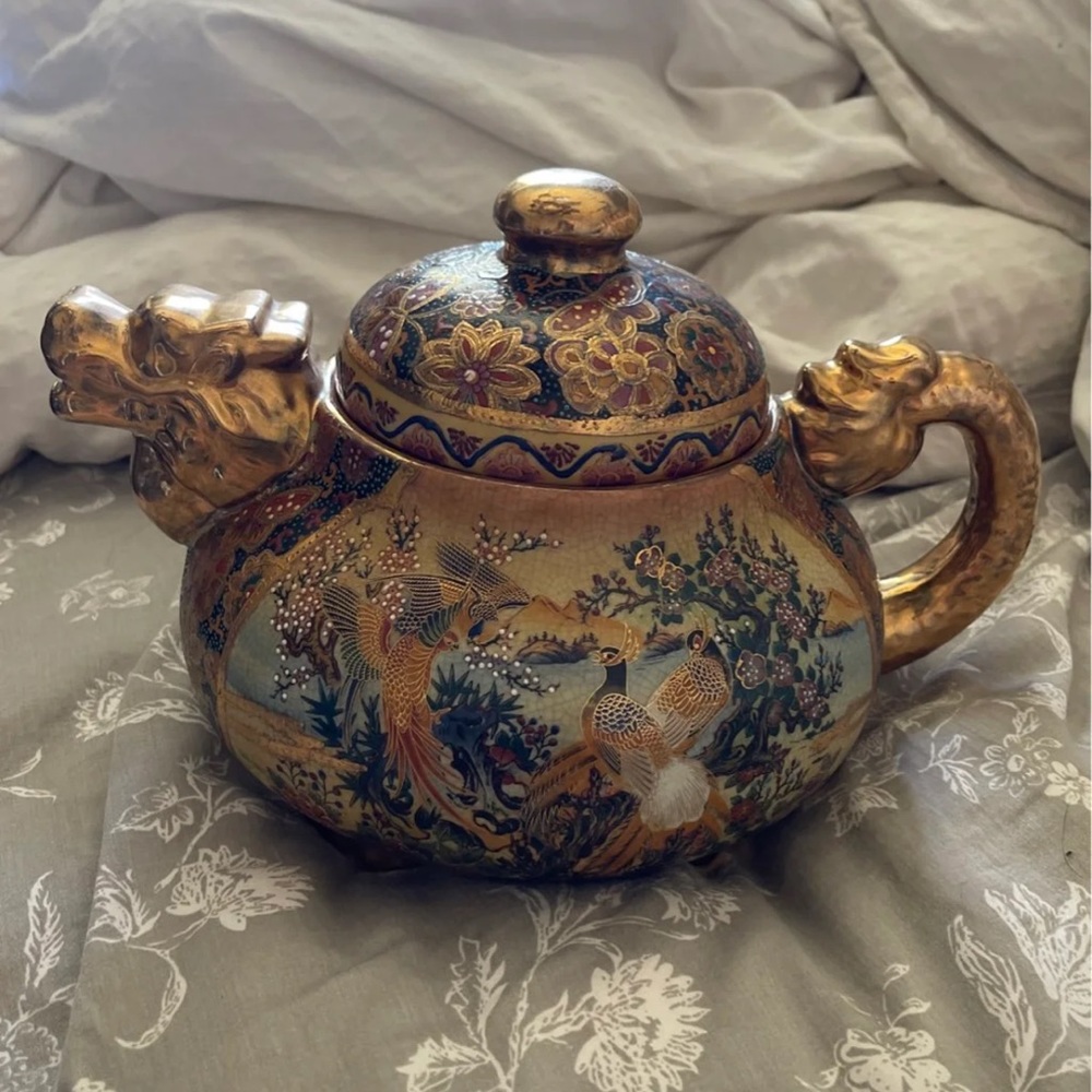 Satsuma tea pot
